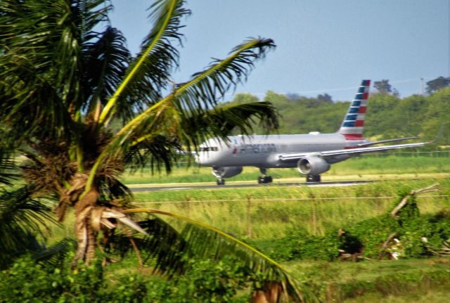 Boeing 757-200 (N189AN)