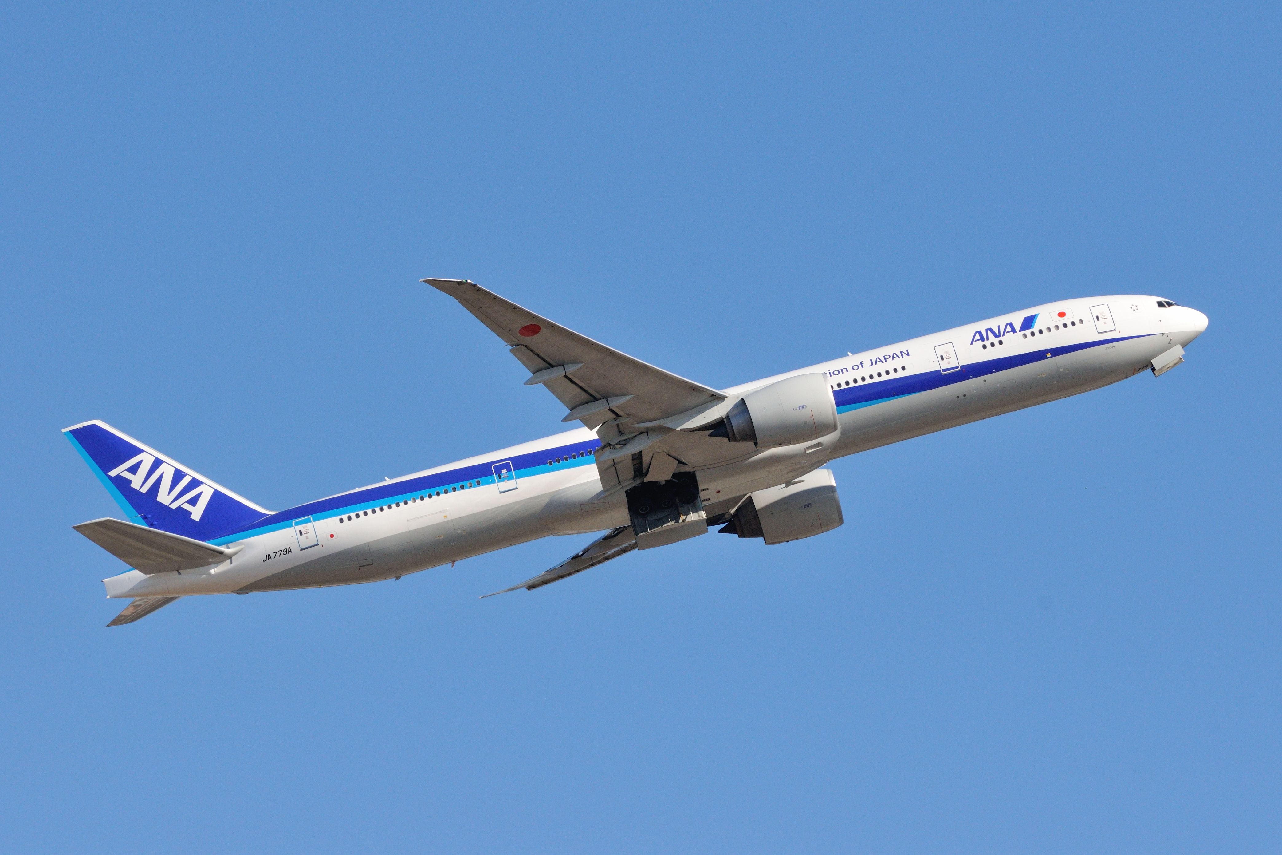 BOEING 777-300 (JA779A) - 2015/12/26