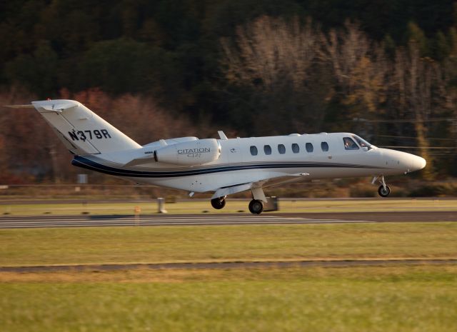 Cessna Citation CJ2+ (N379R) - Touchdown RW 26. RELIANT AIR operates three CJ2s. RELIANT AIR offers the lowest fuel price on the Danbury (KDXR) airport.