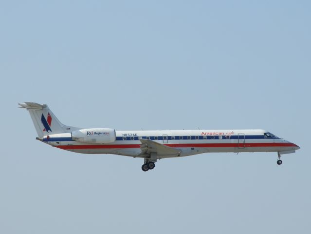 Embraer ERJ-135 (N853AE)