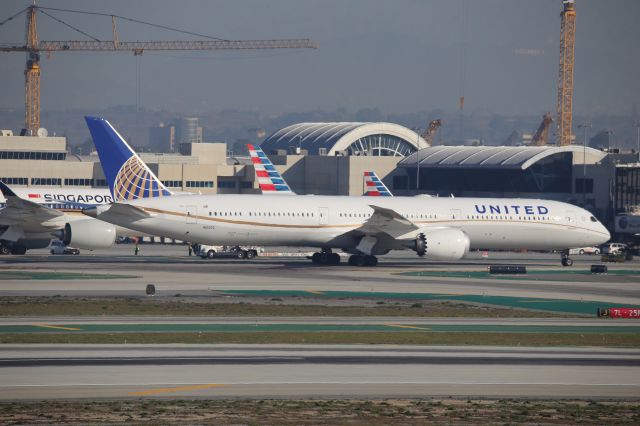 BOEING 787-10 Dreamliner (N12003)