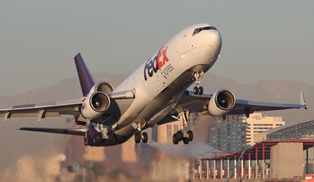 Boeing MD-11 (N606FE) - World on Time.....