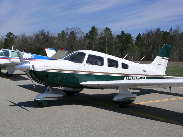 Piper Cherokee (N285JA)