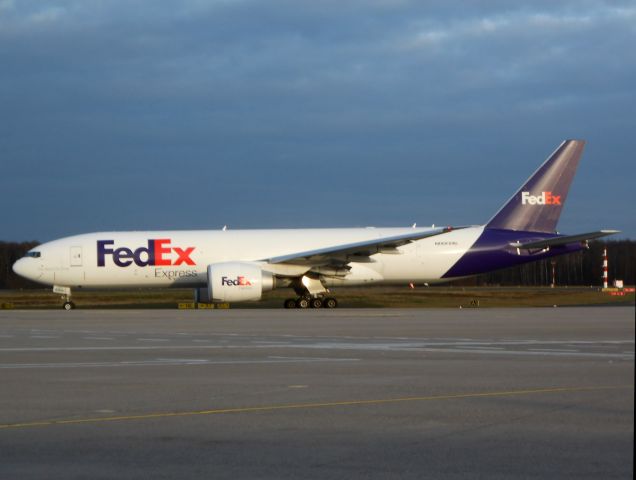 Boeing 777-200 (N890FD)