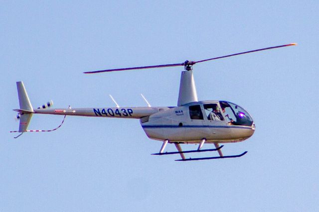 Robinson R-44 (N4043P)