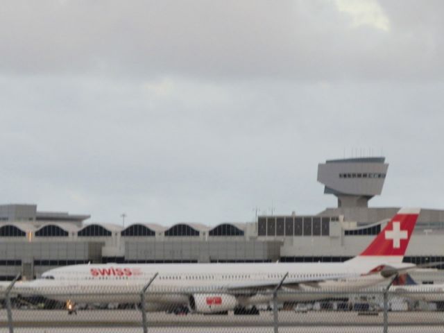 Airbus A330-300 (HB-JHB)