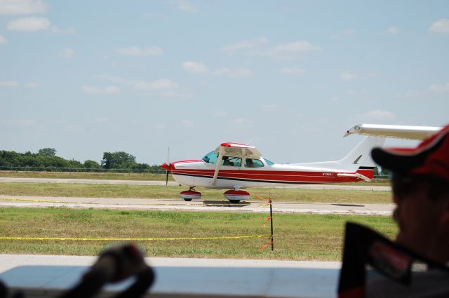 Cessna Skyhawk (N738GJ)