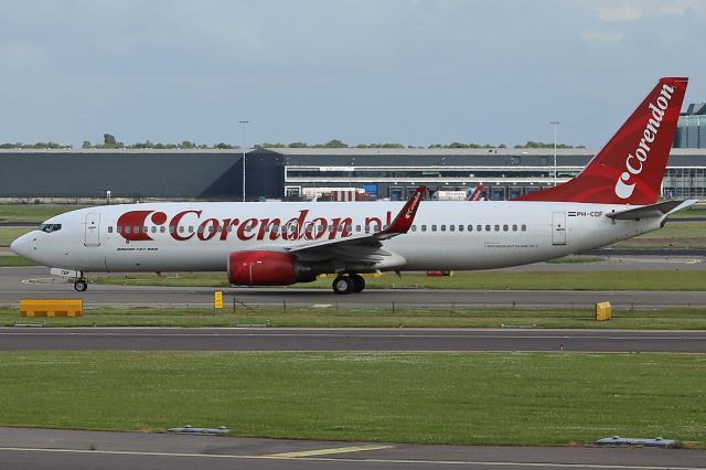 Boeing 737-800 (PH-CDF) - Taxiing.