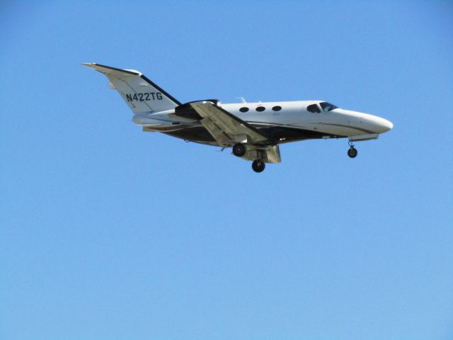 Cessna Citation Mustang (N422TG) - Landing RWY 20R