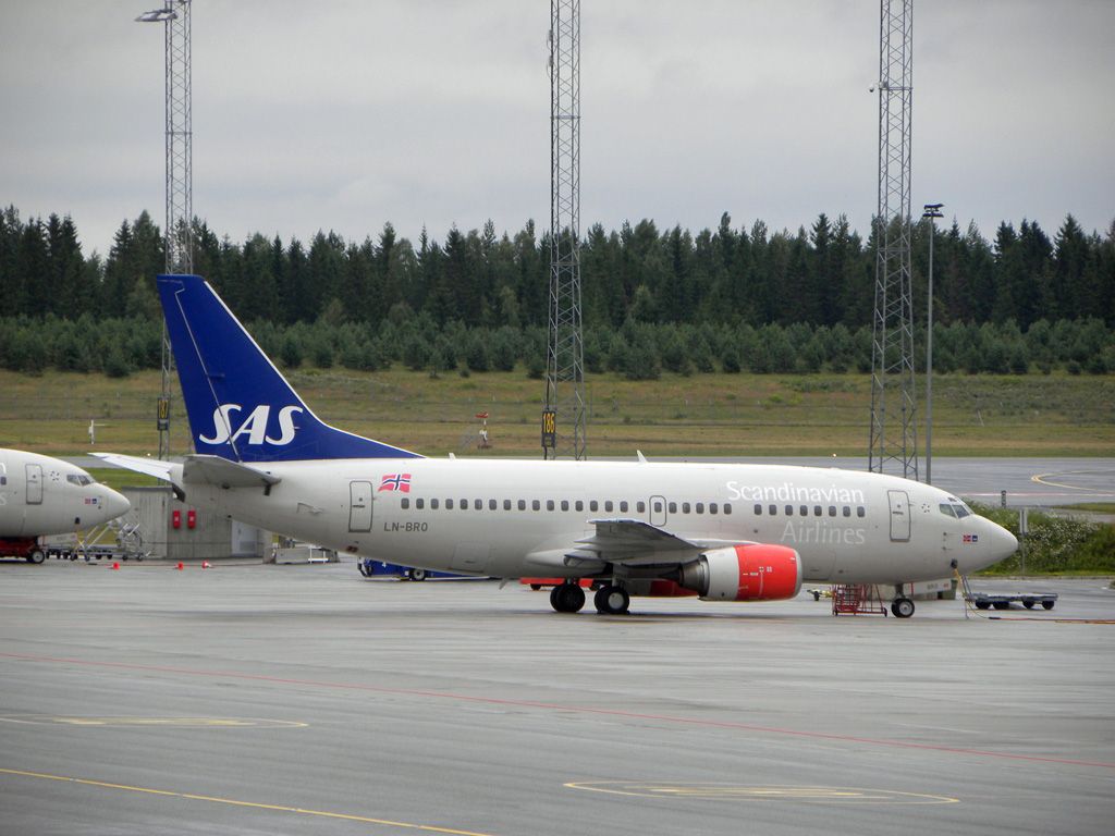 Boeing 737-500 (LN-BRO)