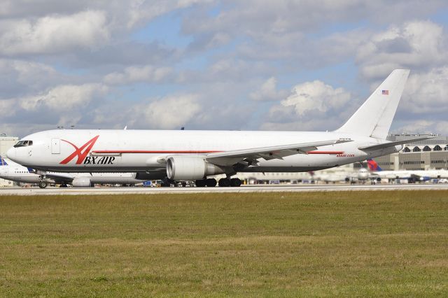BOEING 767-300 (N362CM)