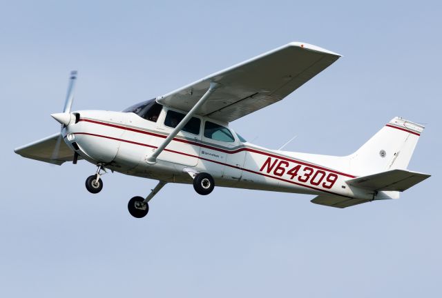 Cessna Skyhawk (N64309)