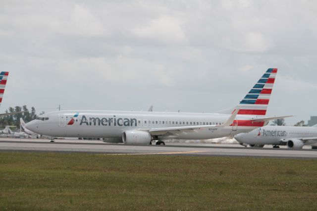 Boeing 737-800 (N316PF)