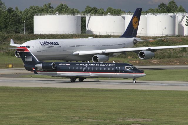 Airbus A340-300 (D-AIGX) - May 2006, taxiing to 18C