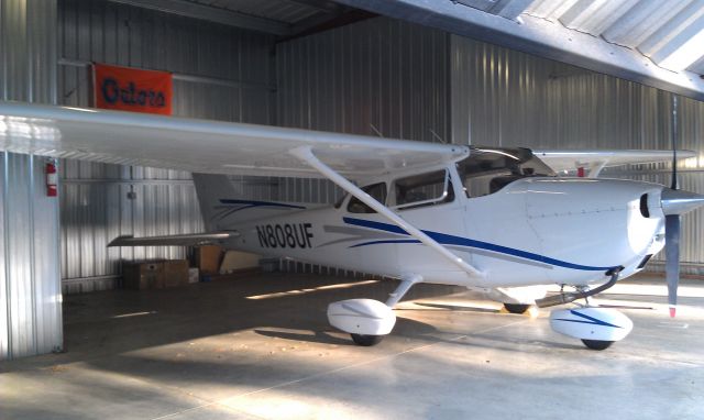 Cessna Skyhawk (N808UF)