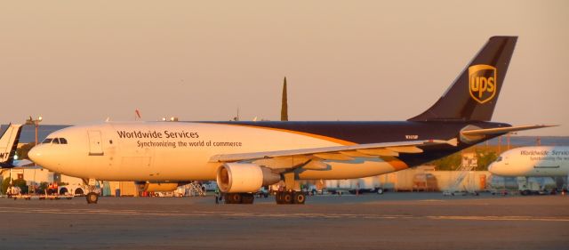 Airbus A300F4-600 (N161UP) - Sharp looking A300 getting ready to make an early morning departure to KRNO.