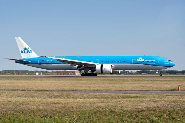 BOEING 777-300 (PH-BVU)