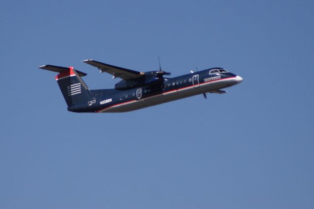 de Havilland Dash 8-200 (N328EN)