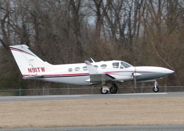 Cessna Chancellor (N91TW) - Taking off from the Downtown Shreveport airport.