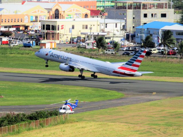 Boeing 757-200 (N175AN)