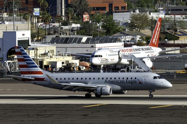 Embraer 175 (N290NN)