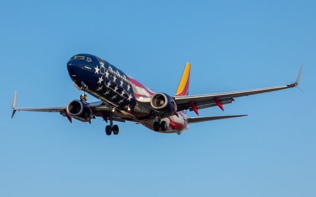 Boeing 737-800 (N500WR)