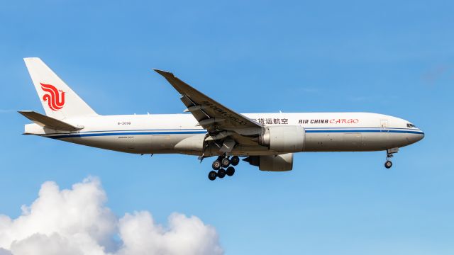 BOEING 777-200LR (B-2098)