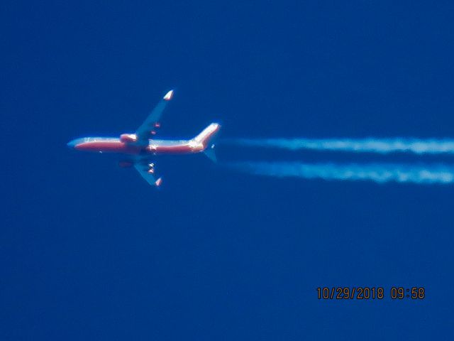 Boeing 737-800 (N8637A)