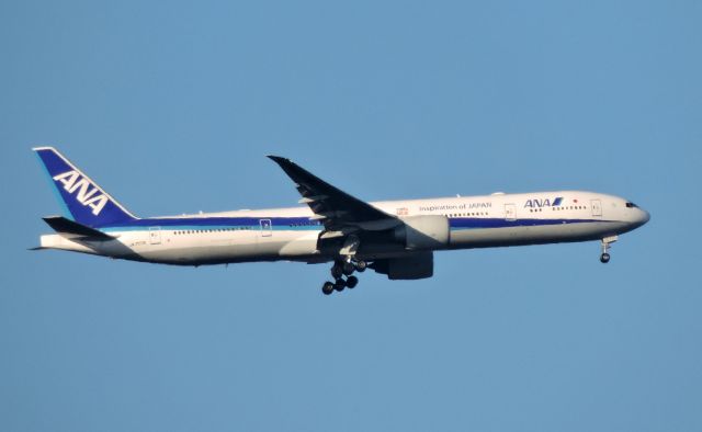 BOEING 777-300ER (JA777A) - Minutes before landing, winter 2019.