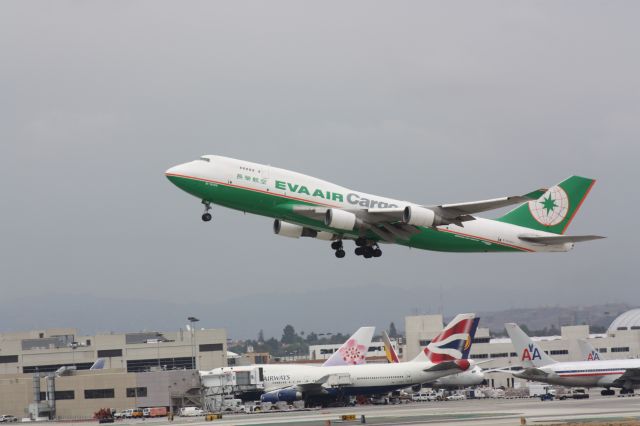 Boeing 747-400 (B-16406) - Departing RWY 31R