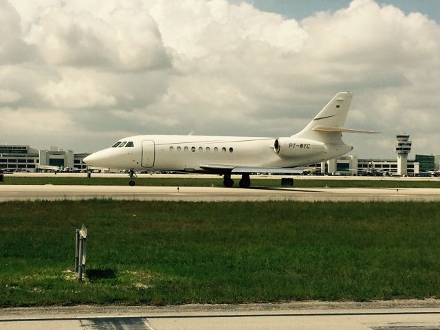 Dassault Falcon 2000 (PT-WYC)