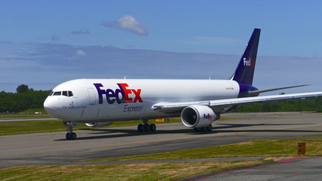 BOEING 767-300 (N160FE) - FDX9034 taxis to Rwy 34L for a delivery flight to KIND on 5.21.18. (ln 1150 / cn 63098).