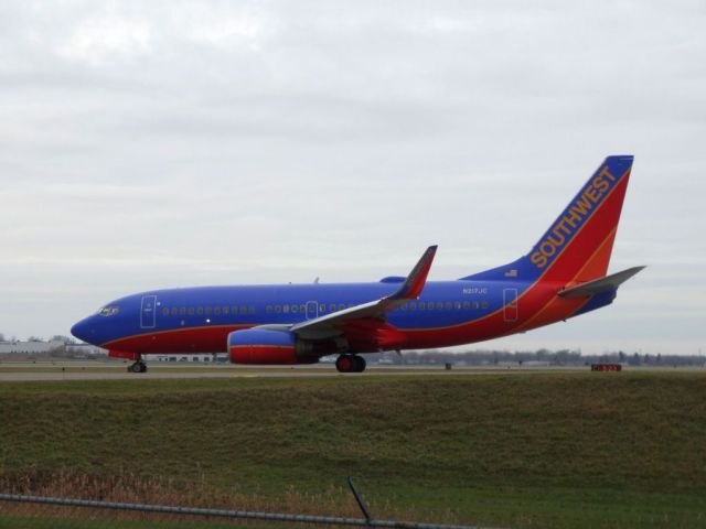 Boeing 737-700 (N217JC)