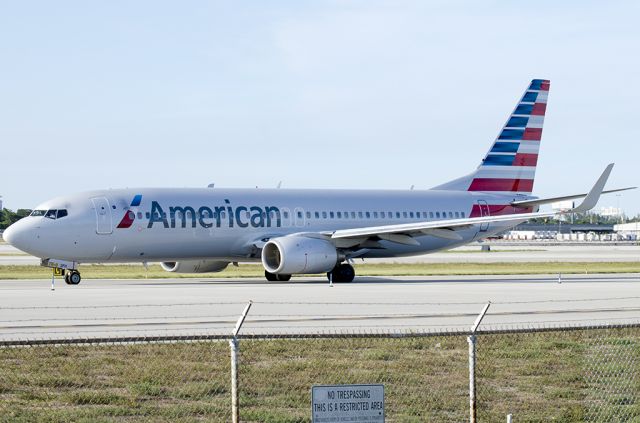 Boeing 737-800 (N831NN)