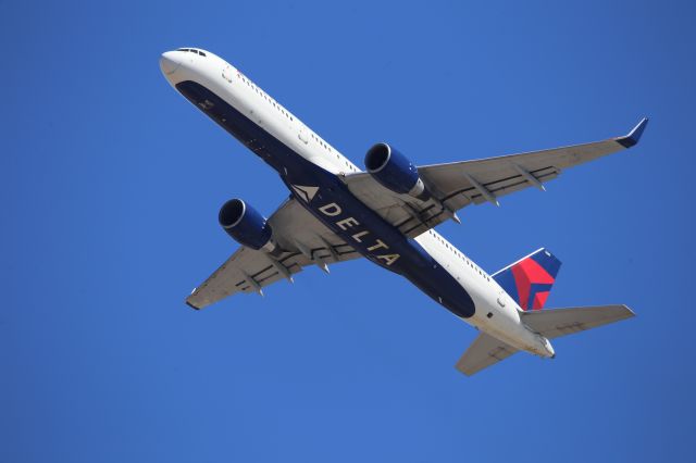 Boeing 757-200 (N547US)