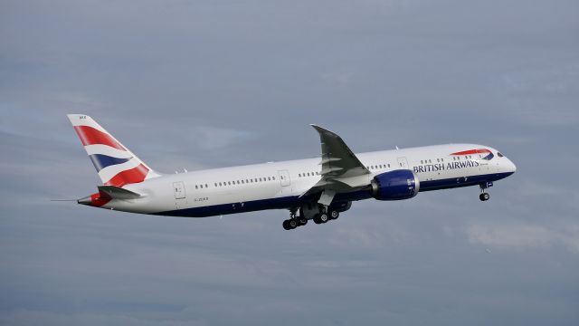 Boeing 787-9 Dreamliner (G-ZBKB) - BAW9158 on rotation from Rwy 16R for its delivery flight to EGLL/LHR 10/21/15. (ln 357 / cn 38617). This is the second B787-9 for BAW.