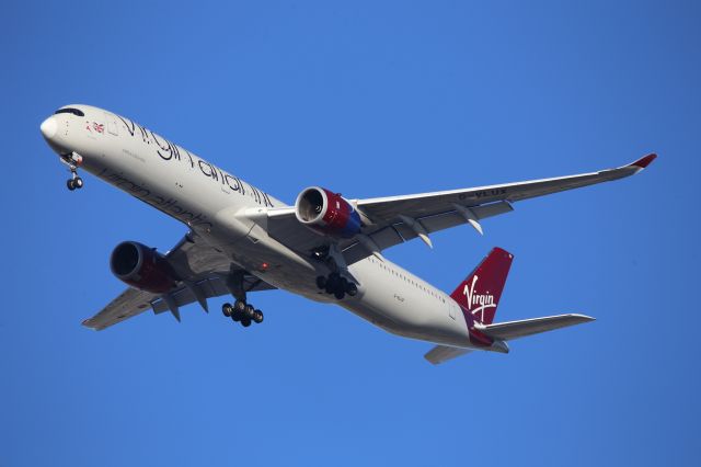 Airbus A350-1000 (G-VLUX)