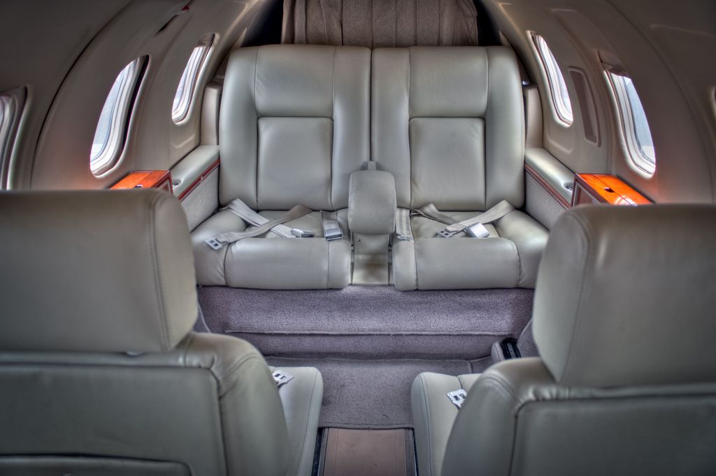 Learjet 35 (N701DA)