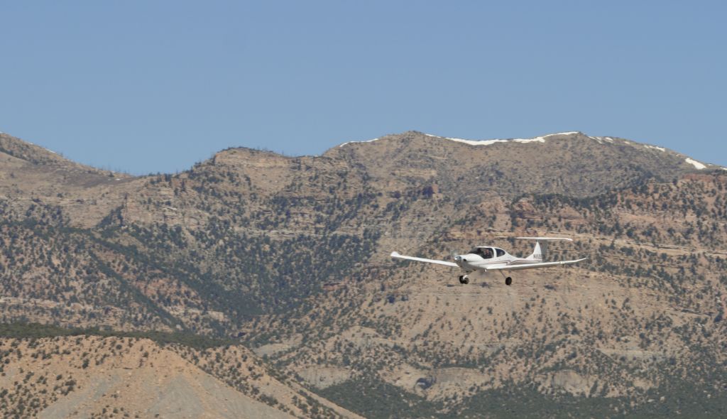 Diamond Star (N605CA) - Take off after fuel stop in Price, Utah.  Student pilot & instructor from Utah State University on their way to KSGU (4/10/2021). Captured 1/200 @ f/10 ISO 200 - 150mm focal length.