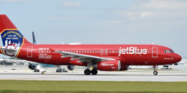 Airbus A320 (N615JB)