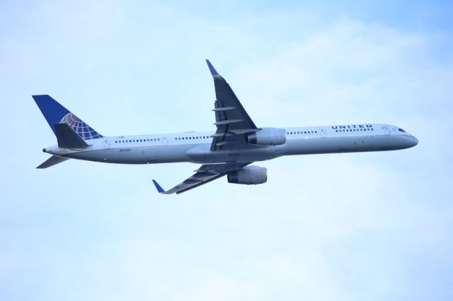 BOEING 757-300 (N57857)
