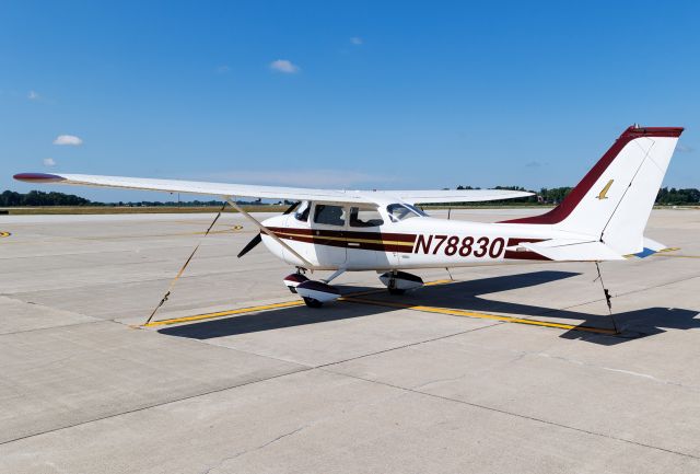 Cessna Skyhawk (N78830)