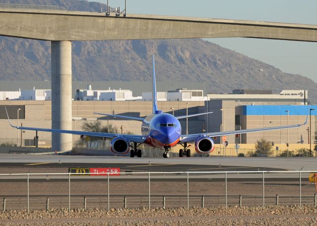 Boeing 737-700 (N8617E)