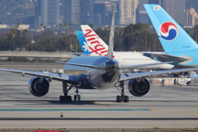 BOEING 777-300ER (ZK-OKQ)