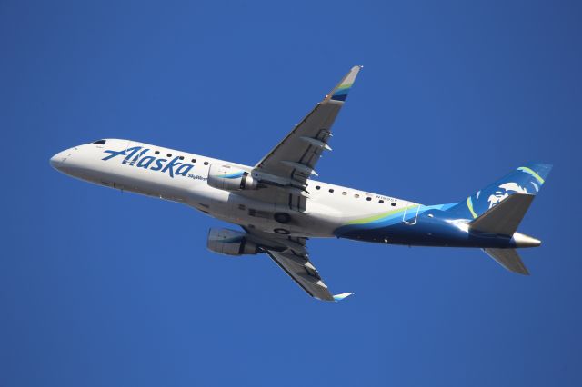 EMBRAER 175 (long wing) (N189SY)