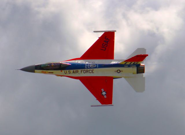 Lockheed F-16 Fighting Falcon —