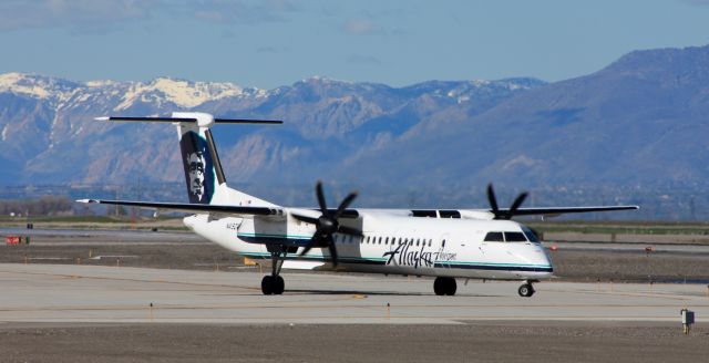 de Havilland Dash 8-400 (N419QX)