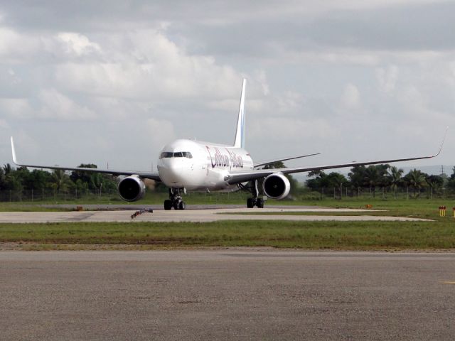 BOEING 767-300 (9Y-LGW)