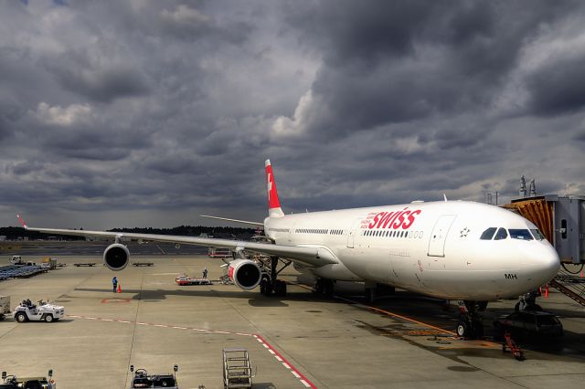 Airbus A340-300 (HB-JMH)