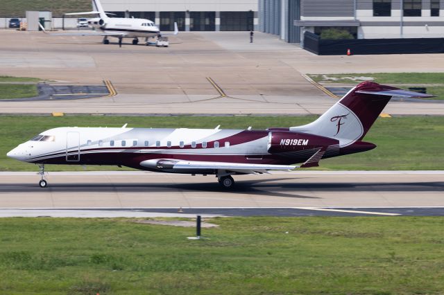 Bombardier Global Express (N919EM)